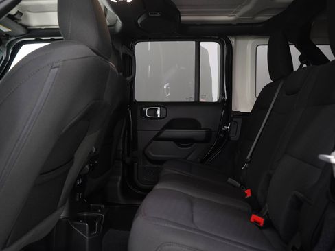 Used 2023 Jeep Wrangler Unlimited Sahara AWD/4WD image 19