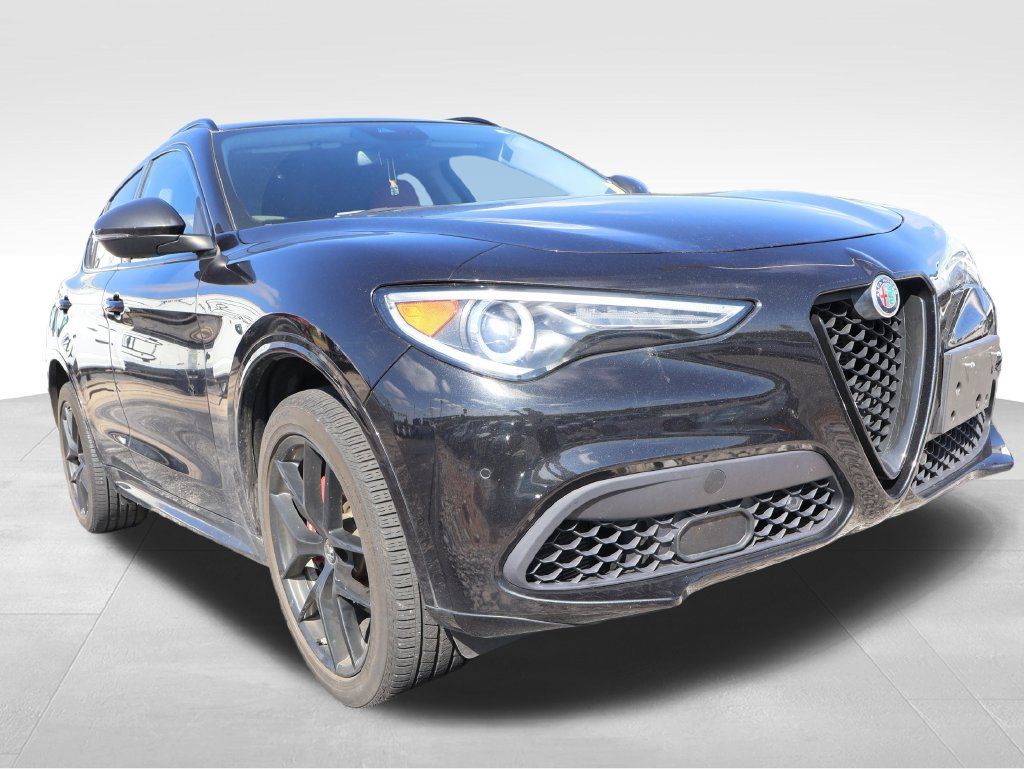 Used 2020 Alfa Romeo Stelvio Ti w/ Nero Edizione AWD/4WD image 8