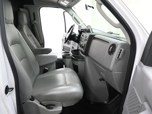 Used 2014 Ford E-150 and Econoline 150 RWD image 8