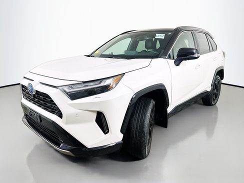Used 2022 Toyota RAV4 XSE AWD/4WD image 3