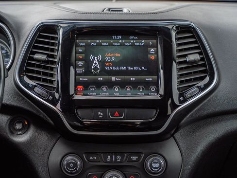 Used 2019 Jeep Cherokee Limited AWD/4WD image 35