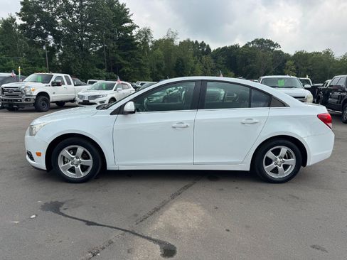 Used 2016 Chevrolet Cruze LT FWD image 2