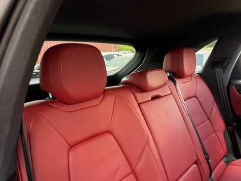 Used 2022 Porsche Cayenne AWD/4WD image 31