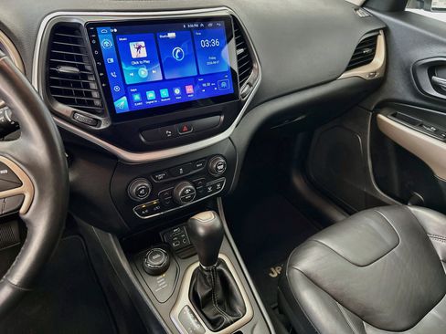 Used 2018 Jeep Cherokee Limited AWD/4WD image 25