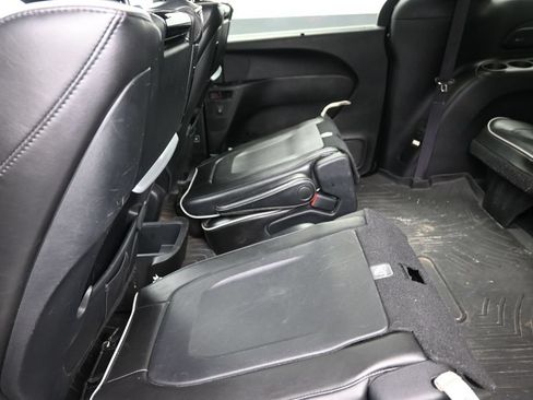 Used 2019 Chrysler Pacifica Limited w/ Advanced Safetytec Group FWD image 14