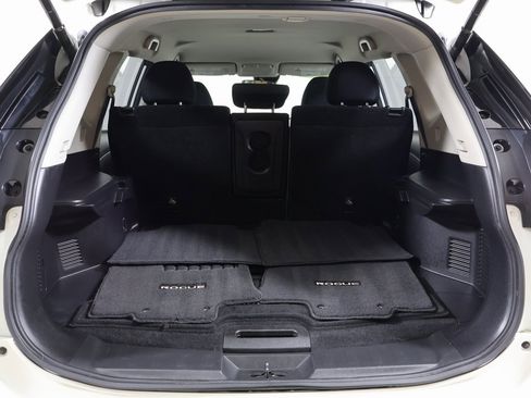 Used 2019 Nissan Rogue SV w/ Premium Package image 11