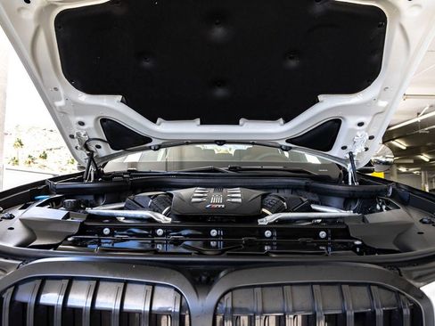 Used 2025 BMW X7 M60i image 39