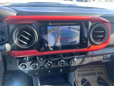 Used 2016 Toyota Tacoma TRD Sport image 14