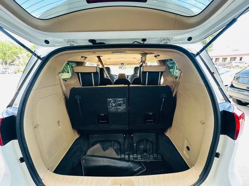 Used 2017 Kia Sedona LX w/ LX Essentials Premium Package FWD image 24