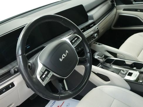 Used 2024 Kia Telluride EX w/ EX Captain's Chair Package image 14