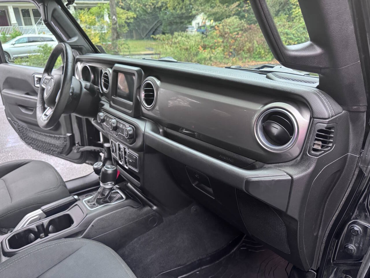 Used 2018 Jeep Wrangler Unlimited Sahara w/ Cold Weather Group AWD/4WD image 25