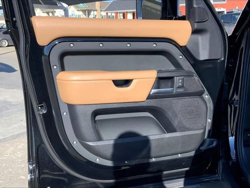 Used 2025 Land Rover Defender 110 X image 19