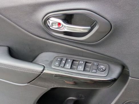 Certified 2023 Jeep Cherokee Altitude Lux w/ Mopar Interior Package AWD/4WD image 12