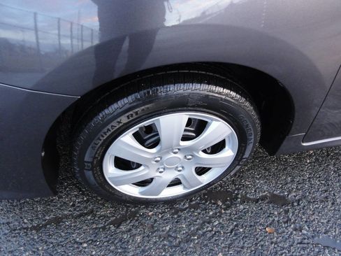 Used 2012 Toyota Matrix L image 12