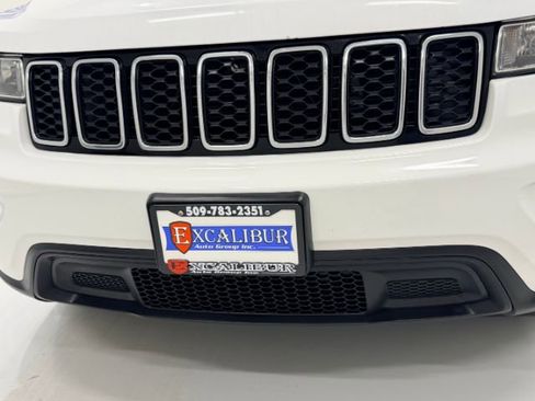 Used 2017 Jeep Grand Cherokee Laredo AWD/4WD image 17