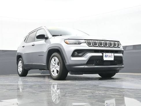 Used 2022 Jeep Compass Latitude FWD image 50