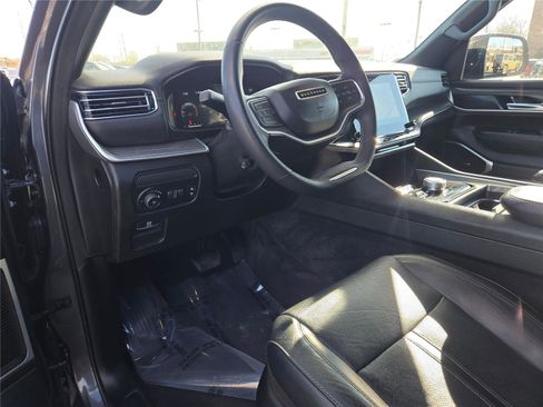 Used 2023 Jeep Wagoneer L Series II image 29