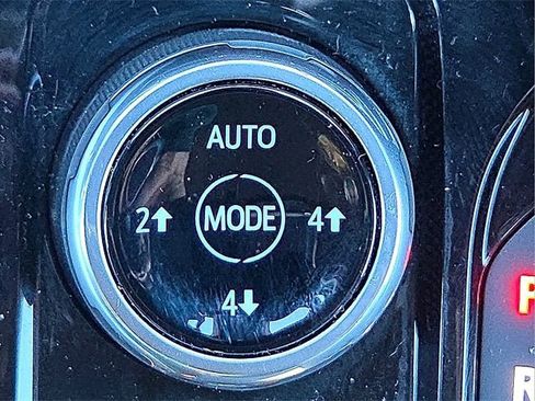 Used 2024 Chevrolet Colorado Trail Boss w/ Technology Package image 20