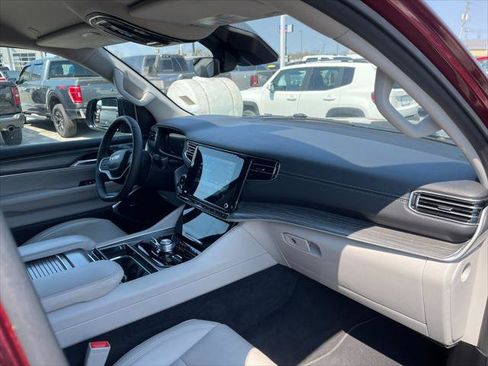 Used 2024 Jeep Wagoneer Series III AWD/4WD image 19