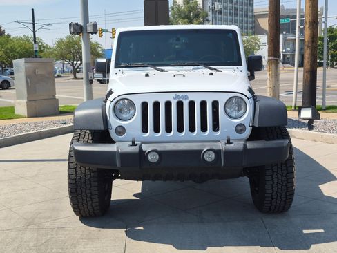 Used 2017 Jeep Wrangler Unlimited Rubicon w/ Cold Weather Group AWD/4WD image 10