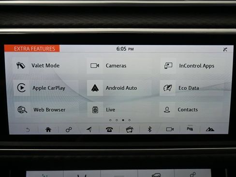 Used 2018 Land Rover Range Rover Velar R-Dynamic SE AWD/4WD image 16