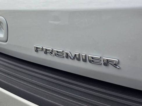 Used 2025 Chevrolet Tahoe Premier AWD/4WD image 9