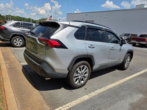 Used 2022 Toyota RAV4 XLE Premium FWD image 9