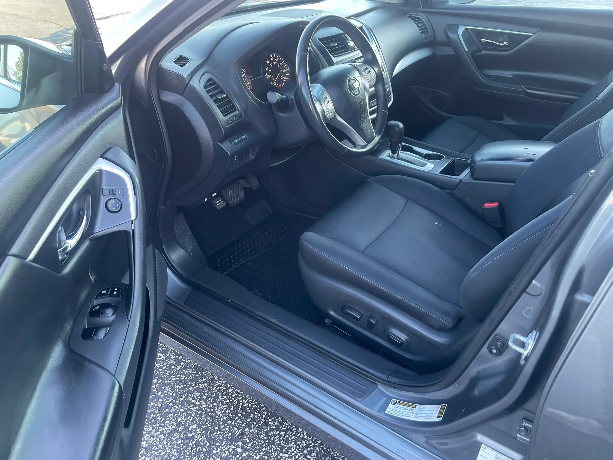 Used 2017 Nissan Altima 2.5 SV FWD image 9