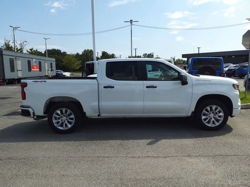 Used 2023 Chevrolet Silverado 1500 Custom AWD/4WD image 2