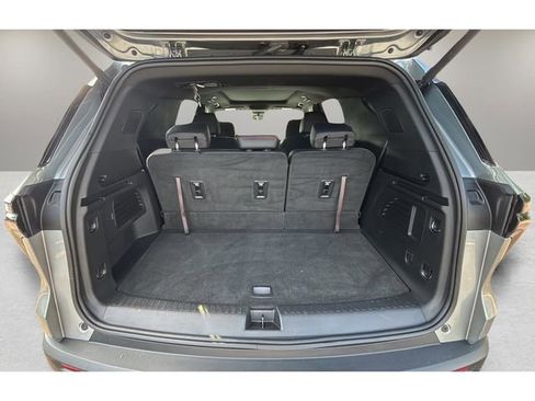 Used 2025 Chevrolet Traverse Z71 w/ Driver Confidence Package AWD/4WD image 32