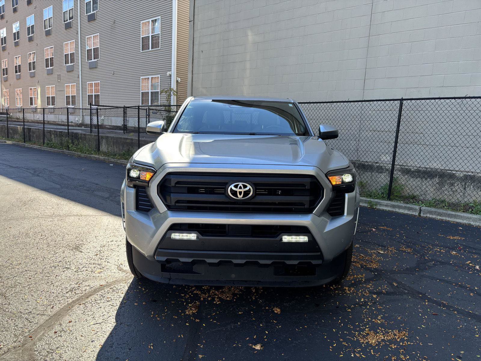 Used 2024 Toyota Tacoma SR5 AWD/4WD image 5