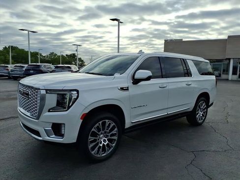 Used 2024 GMC Yukon XL Denali w/ Advanced Technology Package AWD/4WD image 11