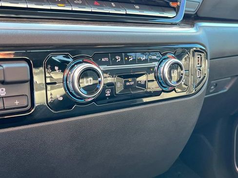 New 2025 GMC Sierra 1500 SLE w/ Preferred Package image 26