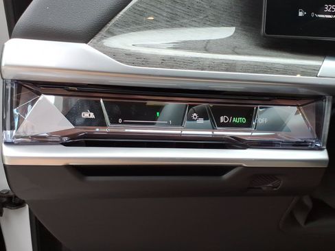 Used 2025 BMW 760i xDrive w/ Executive Package AWD/4WD image 17