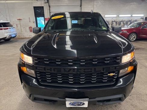 Used 2019 Chevrolet Silverado 1500 Custom w/ Custom Value Package image 2