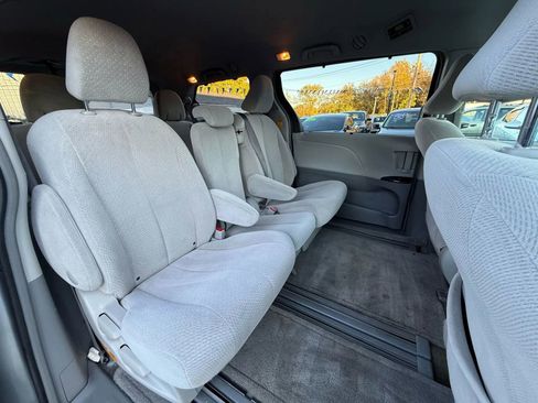 Used 2013 Toyota Sienna LE image 48