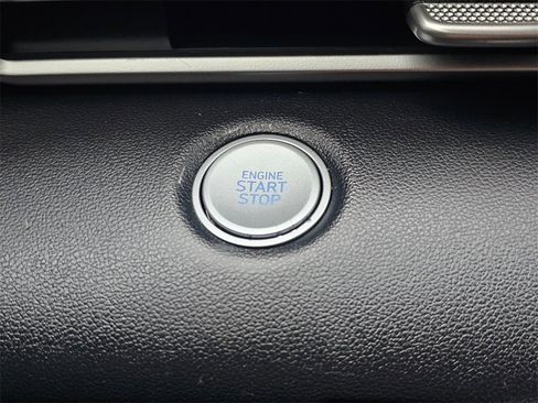 Used 2021 Hyundai Elantra SEL w/ Convenience Package image 17