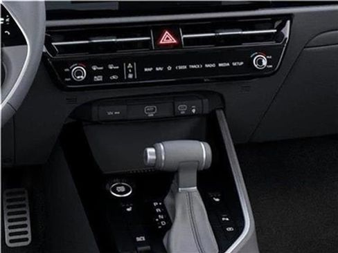 New 2025 Kia Niro EX Touring image 40