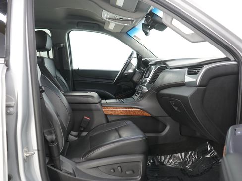 Used 2018 Chevrolet Suburban Premier AWD/4WD image 11