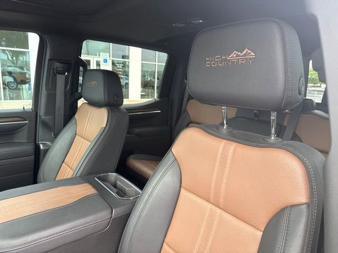 Used 2025 Chevrolet Silverado 1500 High Country w/ High Country Premium Package AWD/4WD image 13