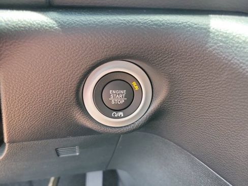 Used 2026 Chrysler Pacifica Select FWD image 17