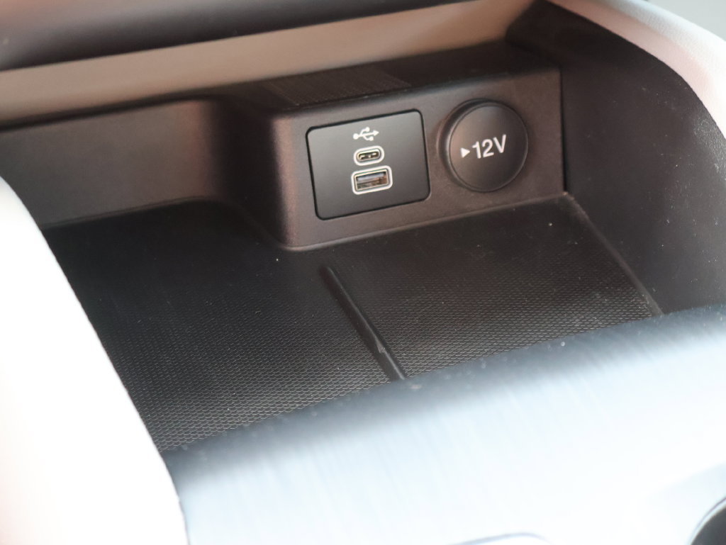 Certified 2025 Ford Escape Active w/ Cold Weather Package FWD image 37