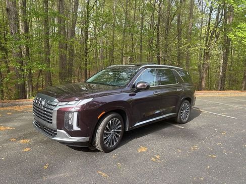 Used 2024 Hyundai Palisade Calligraphy image 3