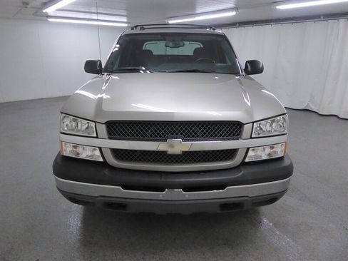 Used 2004 Chevrolet Avalanche 2WD w/ Preferred Equipment Group image 2