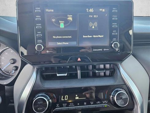 Used 2022 Toyota Venza LE image 13