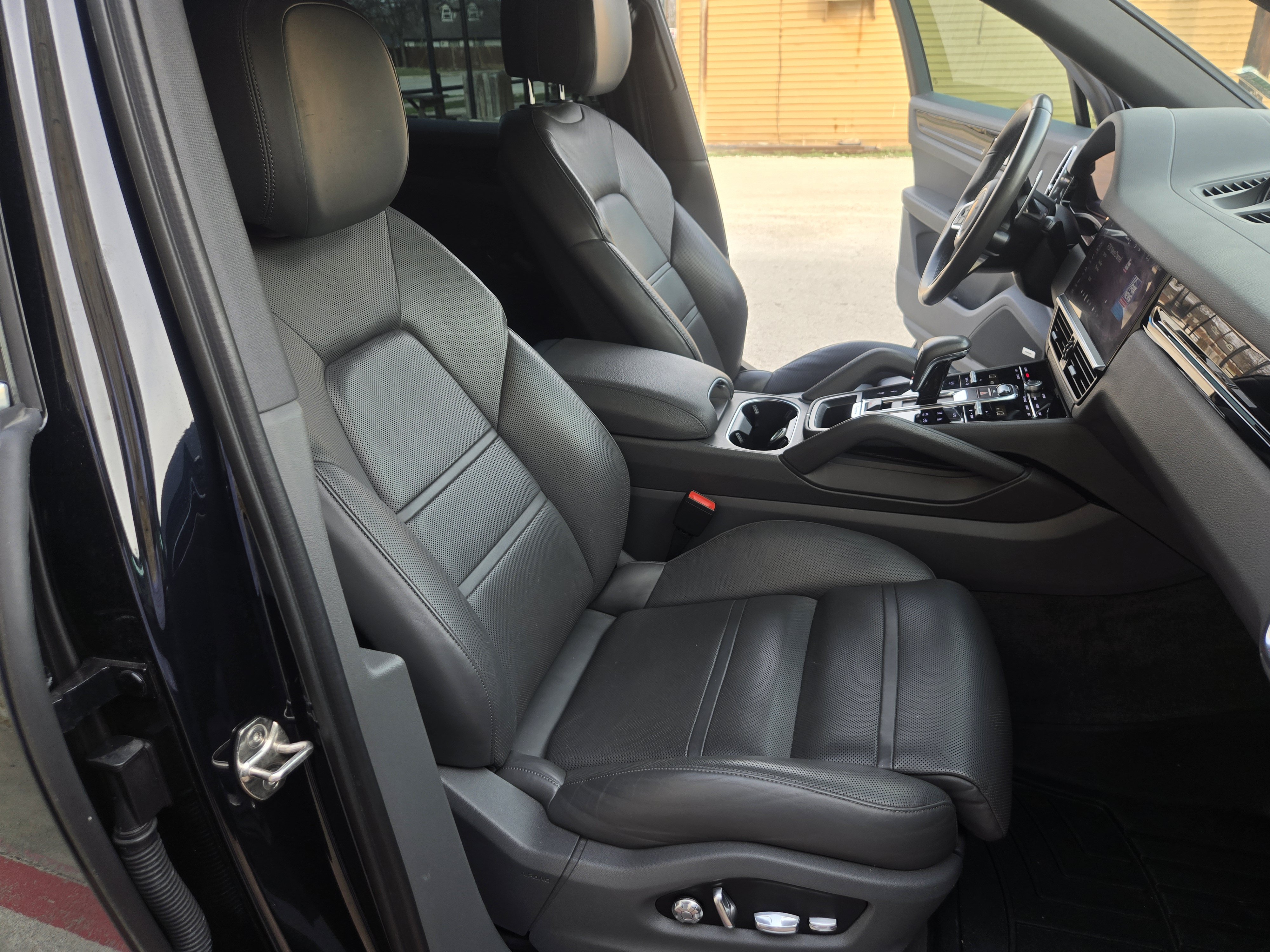Used 2020 Porsche Cayenne S AWD/4WD image 9