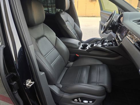 Used 2020 Porsche Cayenne S image 9
