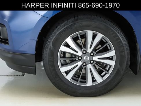 Used 2017 Nissan Pathfinder SL w/ SL Premium Package FWD image 5