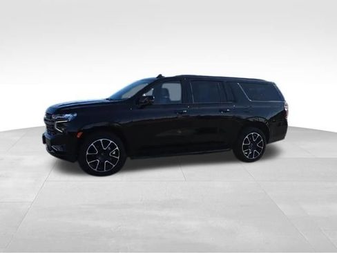 Certified 2022 Chevrolet Suburban RST w/ Sport Performance Package AWD/4WD image 5