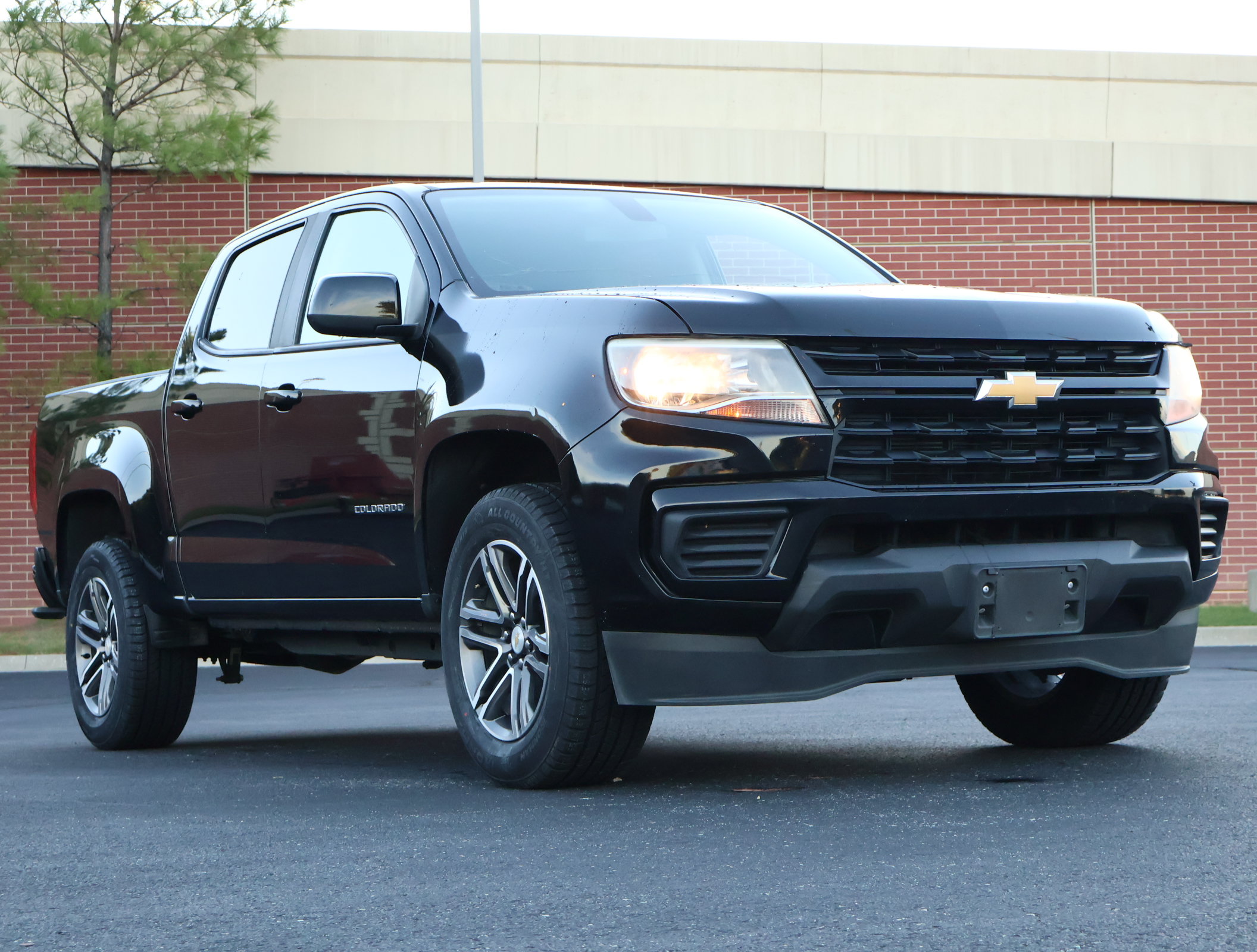 Used 2021 Chevrolet Colorado W/T w/ Custom Special Edition RWD image 1